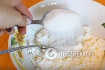 Сирники з родзинками та манкою - Крок 4 Сирники з родзинками та манкою - Крок 4