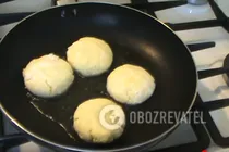 Сирники з манкою без борошна - Крок 7 Сирники з манкою без борошна - Крок 7