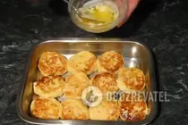 Сирники з яблуками в духовці - Крок 7 Сирники з яблуками в духовці - Крок 7