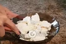 Сирники з бананом без яєць - Крок 1 Сирники з бананом без яєць - Крок 1