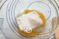 Сырники с бананом, курагой и орехами - Шаг 2 Сырники с бананом, курагой и орехами - Шаг 2