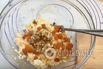 Сырники с бананом, курагой и орехами - Шаг 4 Сырники с бананом, курагой и орехами - Шаг 4