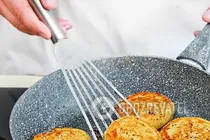 Сырники, запеченные в сметане - Шаг 3 Сырники, запеченные в сметане - Шаг 3