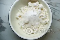 Сырники из обезжиренного творога - Шаг 1 Сырники из обезжиренного творога - Шаг 1
