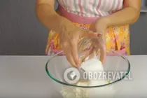 Сырники со сгущенкой - Шаг 2 Сырники со сгущенкой - Шаг 2