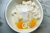 Сырники из обезжиренного творога - Шаг 2 Сырники из обезжиренного творога - Шаг 2