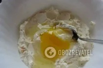 Сырники из творожной массы с изюмом - Шаг 2 Сырники из творожной массы с изюмом - Шаг 2