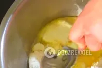 Сырники с кокосовой стружкой - Шаг 2 Сырники с кокосовой стружкой - Шаг 2