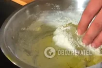 Сырники с кокосовой стружкой - Шаг 3 Сырники с кокосовой стружкой - Шаг 3