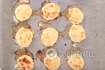 Диетические сырники с кокосовой стружкой - Шаг 5 Диетические сырники с кокосовой стружкой - Шаг 5