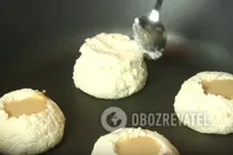 Кокосовые сырники без муки - Шаг 8 Кокосовые сырники без муки - Шаг 8