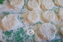 Сырники с цукатами - Шаг 8 Сырники с цукатами - Шаг 8