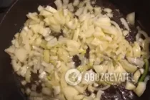 Смажена курка в сметані на сковороді - Крок 4 Смажена курка в сметані на сковороді - Крок 4