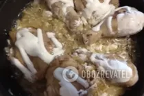 Смажена курка в сметані на сковороді - Крок 6 Смажена курка в сметані на сковороді - Крок 6
