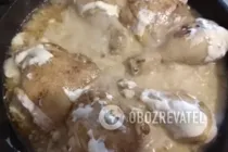 Смажена курка в сметані на сковороді - Крок 7 Смажена курка в сметані на сковороді - Крок 7