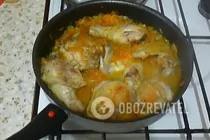 Тушеная курица с луком и морковью - Шаг 8 Тушеная курица с луком и морковью - Шаг 8