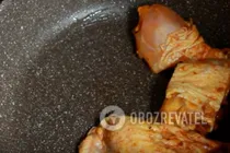 Тушеная курица с грибами и картошкой - Шаг 2 Тушеная курица с грибами и картошкой - Шаг 2