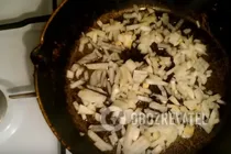Тушеная курица на сковороде - Шаг 2 Тушеная курица на сковороде - Шаг 2