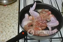 Тушеная курица с луком и морковью - Шаг 3 Тушеная курица с луком и морковью - Шаг 3