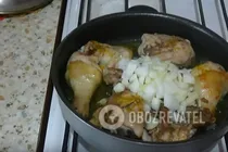 Тушеная курица с луком и морковью - Шаг 5 Тушеная курица с луком и морковью - Шаг 5