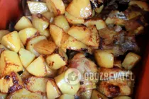 Тушеная курица с грибами и картошкой - Шаг 6 Тушеная курица с грибами и картошкой - Шаг 6