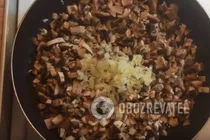 Тушкована курка із шампіньйонами у вершках - Крок 3 Тушкована курка із шампіньйонами у вершках - Крок 3