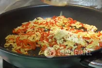 Курка, тушкована під вершково-грибним соусом - Крок 4 Курка, тушкована під вершково-грибним соусом - Крок 4
