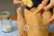 Курица, фаршированная яблоками - Шаг 3 Курица, фаршированная яблоками - Шаг 3