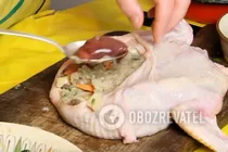 Фарширована курка в духовці - Крок 4 Фарширована курка в духовці - Крок 4