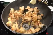 Тушеная курица со сметаной и луком - Шаг 4 Тушеная курица со сметаной и луком - Шаг 4