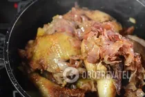 Курица, тушеная в красном вине - Шаг 10 Курица, тушеная в красном вине - Шаг 10