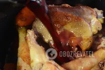 Курица, тушеная в красном вине - Шаг 11 Курица, тушеная в красном вине - Шаг 11