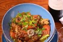 Курица, тушеная в красном вине - Шаг 17 Курица, тушеная в красном вине - Шаг 17