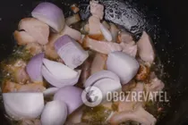 Курица с грибами, тушеная в красном вине - Шаг 5 Курица с грибами, тушеная в красном вине - Шаг 5