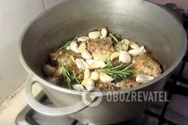 Курица, тушеная в белом вине - Шаг 6 Курица, тушеная в белом вине - Шаг 6