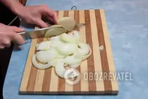 Тушеные окорочка с яблоками и черносливом - Шаг 2 Тушеные окорочка с яблоками и черносливом - Шаг 2
