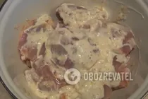 Тушеные окорочка с яблоками и сыром - Шаг 3 Тушеные окорочка с яблоками и сыром - Шаг 3