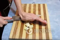 Тушеные окорочка с яблоками и черносливом - Шаг 3 Тушеные окорочка с яблоками и черносливом - Шаг 3