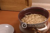Тушеная курица с фасолью и луком - Шаг 1 Тушеная курица с фасолью и луком - Шаг 1