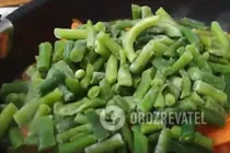 Курица, тушеная в соевом соусе со стручковой фасолью - Шаг 6 Курица, тушеная в соевом соусе со стручковой фасолью - Шаг 6