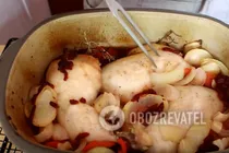 Тушеная курица в вине - Шаг 7 Тушеная курица в вине - Шаг 7