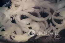 Тушеная курица с капустой и сухофруктами в мультиварке - Шаг 1 Тушеная курица с капустой и сухофруктами в мультиварке - Шаг 1