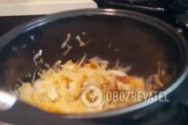Тушеная курица с капустой и сухофруктами в мультиварке - Шаг 5 Тушеная курица с капустой и сухофруктами в мультиварке - Шаг 5