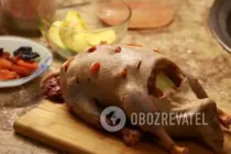 Гуска в рукаві з курагою і чорносливом - Крок 4 Гуска в рукаві з курагою і чорносливом - Крок 4