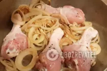 Смажені стегенця з цибулею - Крок 4 Смажені стегенця з цибулею - Крок 4