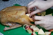 Жареная утка с яблоками - Шаг 4 Жареная утка с яблоками - Шаг 4