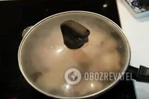 Тушкована курка з яблуками та часником - Крок 2 Тушкована курка з яблуками та часником - Крок 2