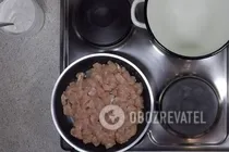 Тушкована курка в сметані з часником - Крок 4 Тушкована курка в сметані з часником - Крок 4