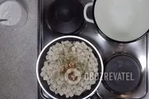 Тушкована курка в сметані з часником - Крок 5 Тушкована курка в сметані з часником - Крок 5
