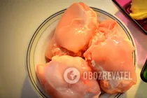Тушеная курица в томатном соусе - Шаг 1 Тушеная курица в томатном соусе - Шаг 1